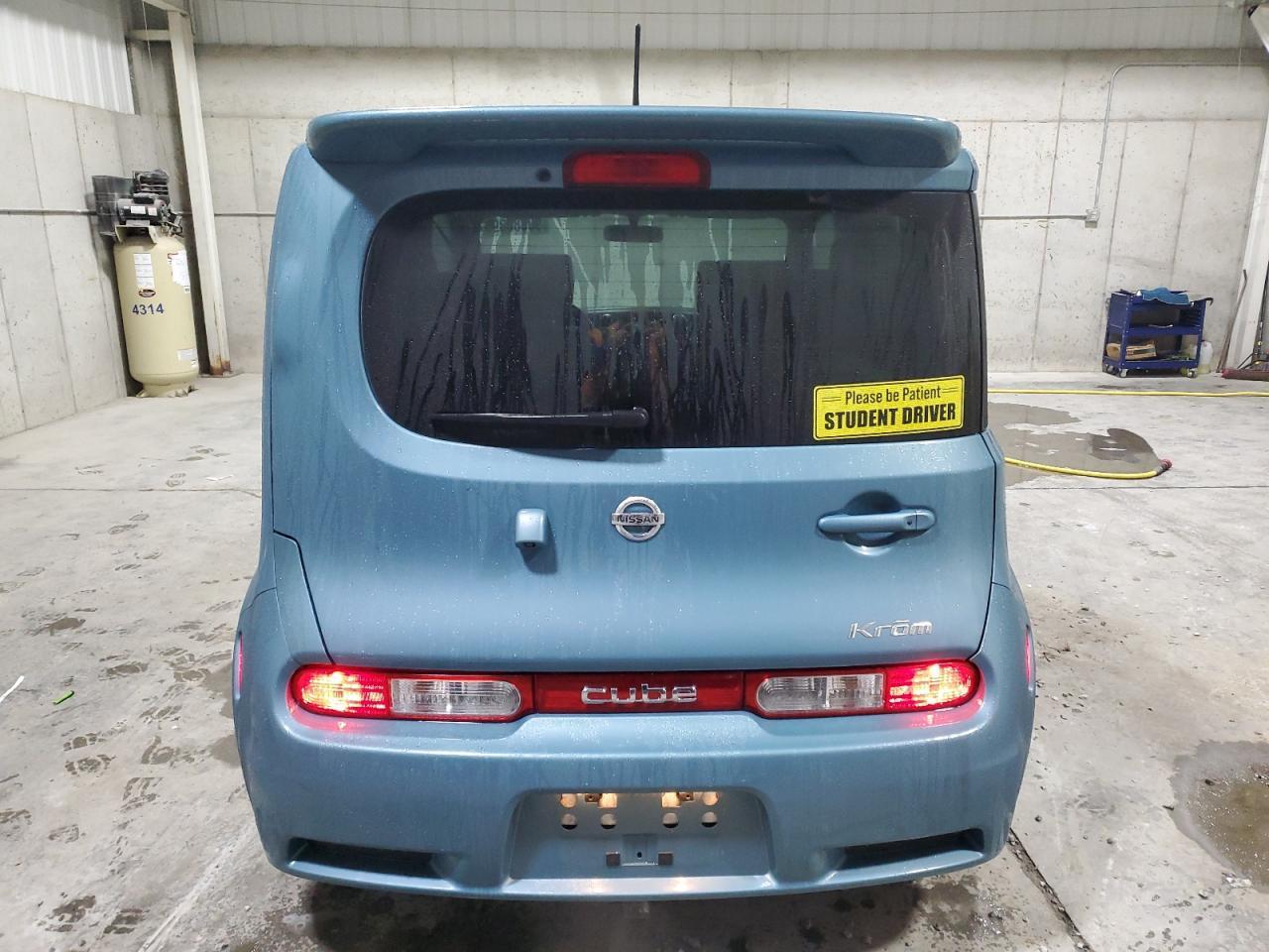 2011 NISSAN CUBE