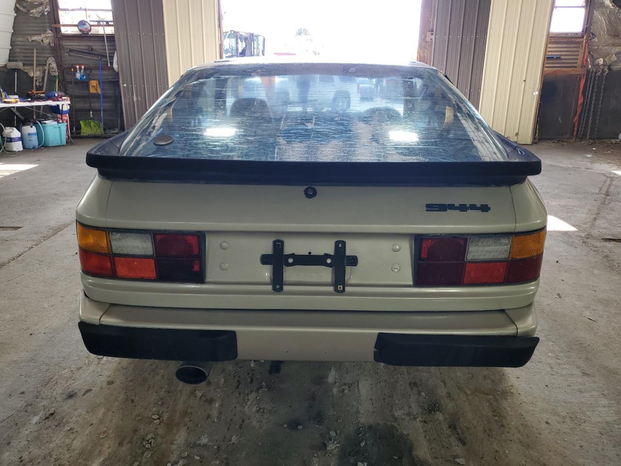 1985 PORSCHE 944