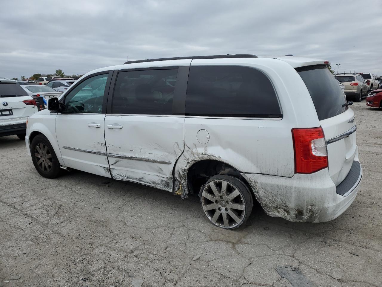 2016 CHRYSLER Town & Country