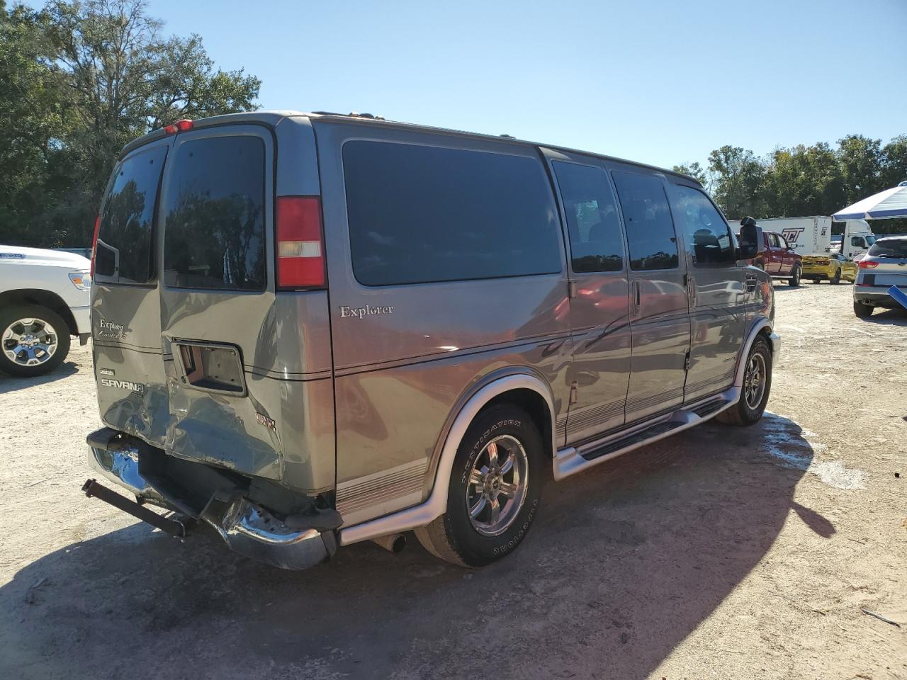2011 GMC Savana