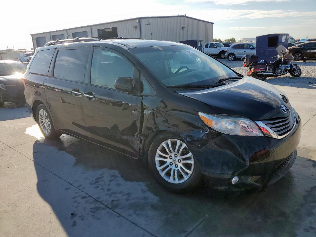 2015 TOYOTA SIENNA