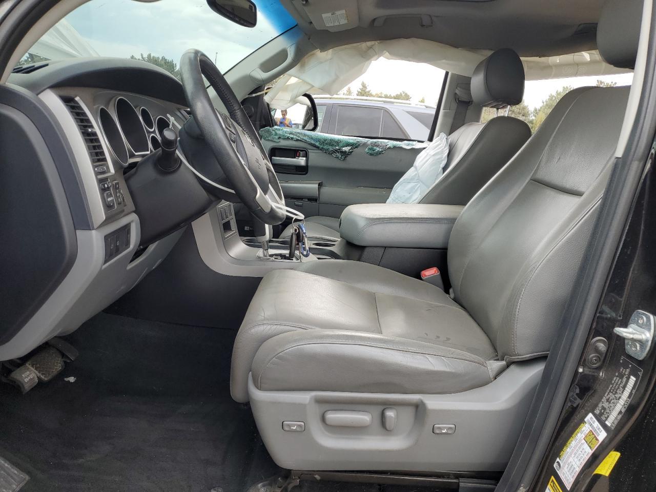 2014 TOYOTA Sequoia