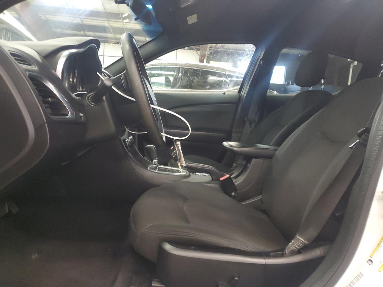 2013 DODGE Avenger