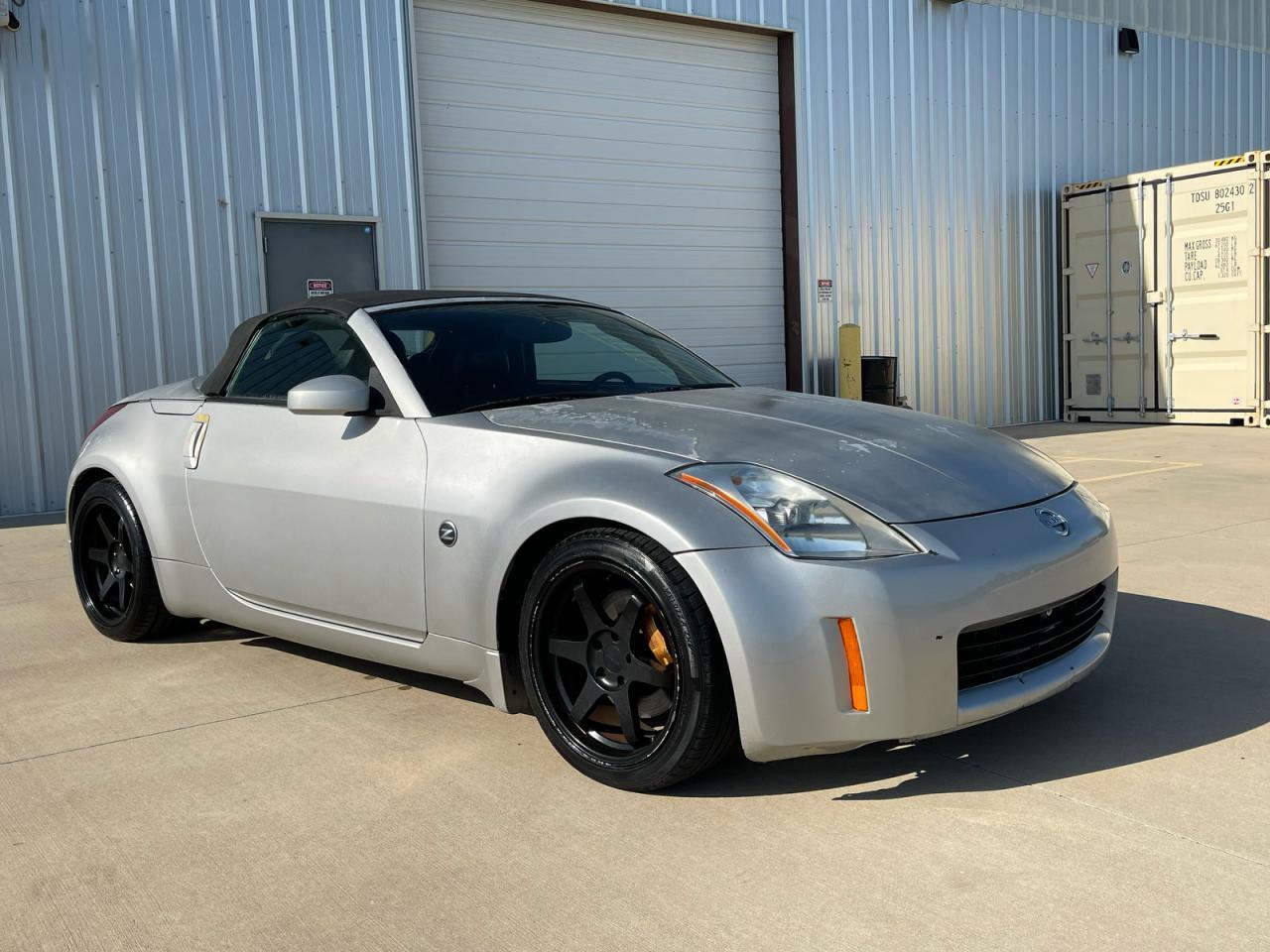 2005 NISSAN Z