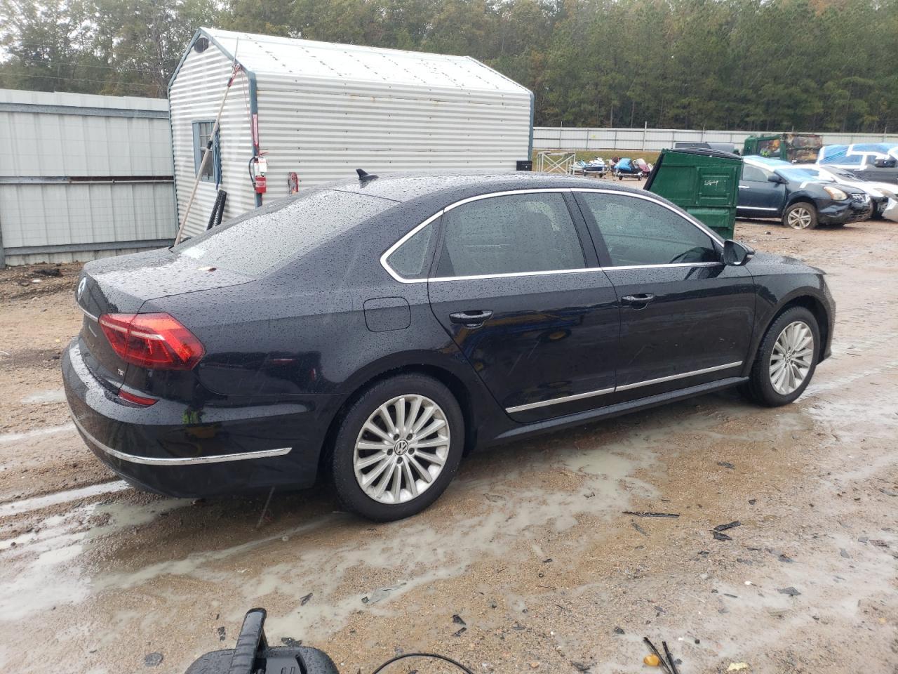 2017 VOLKSWAGEN Passat