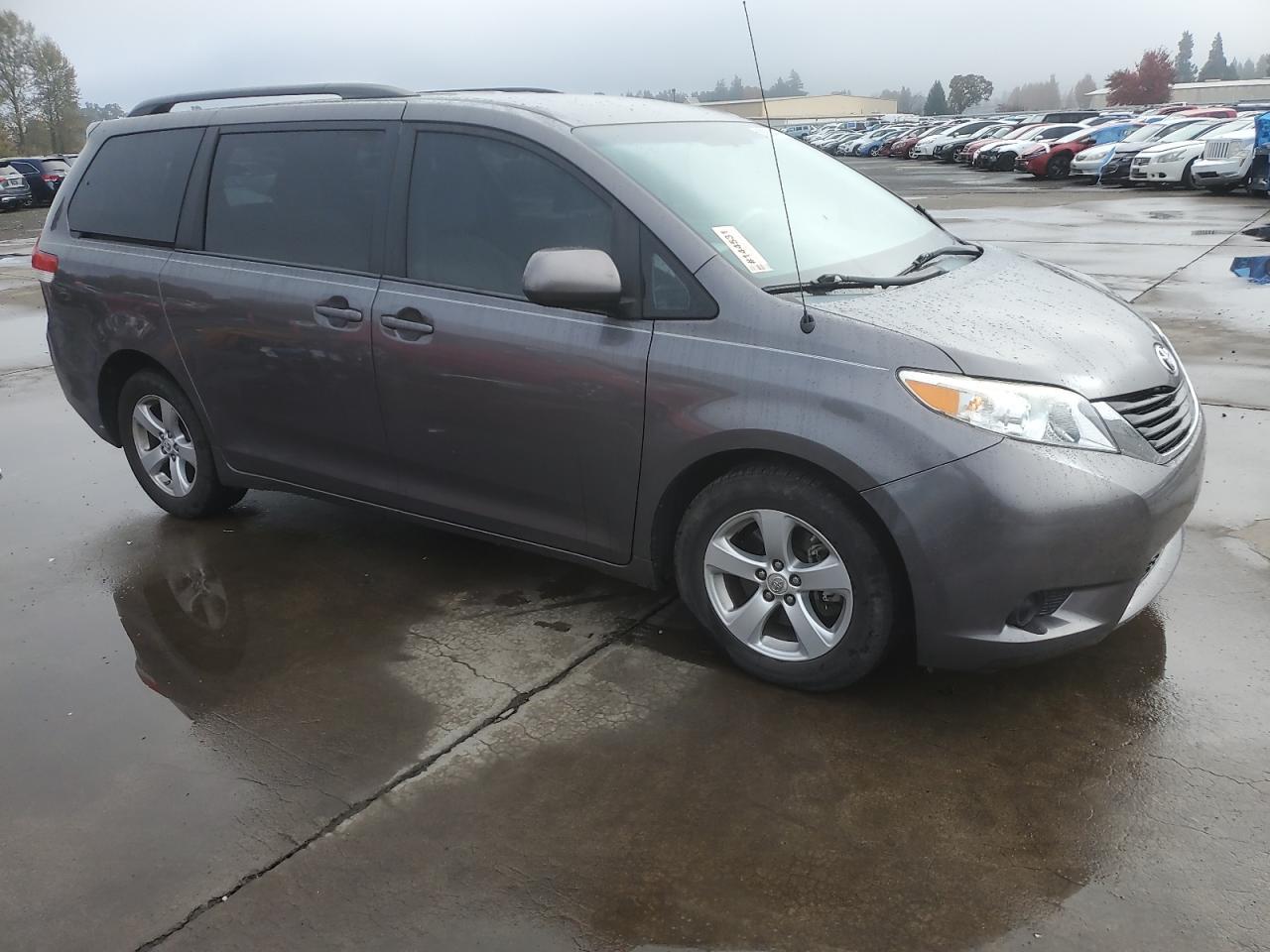 2013 TOYOTA SIENNA