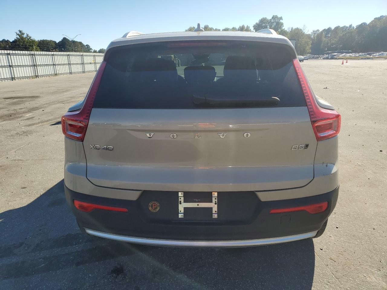 2025 VOLVO XC40