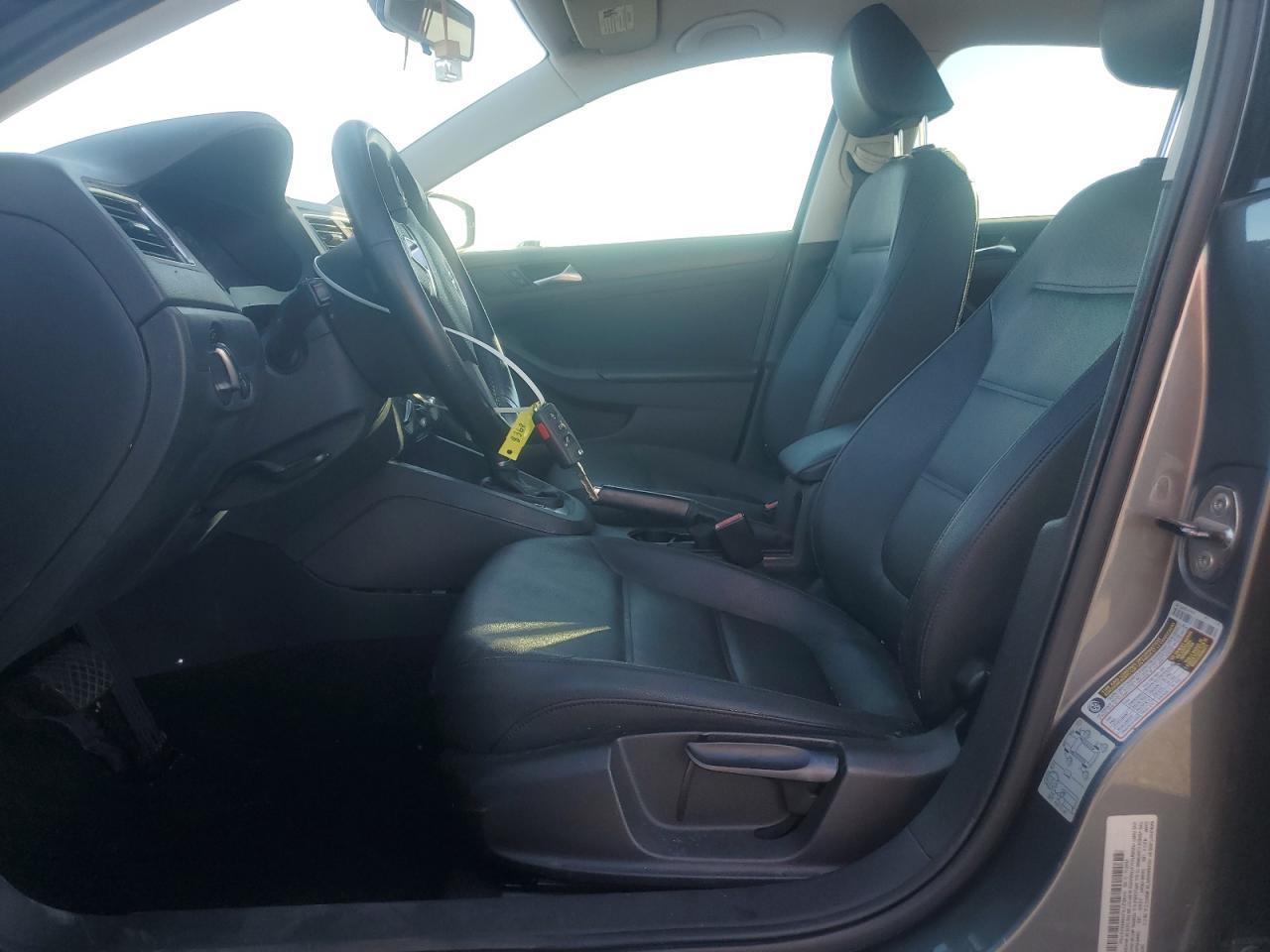 2011 VOLKSWAGEN JETTA