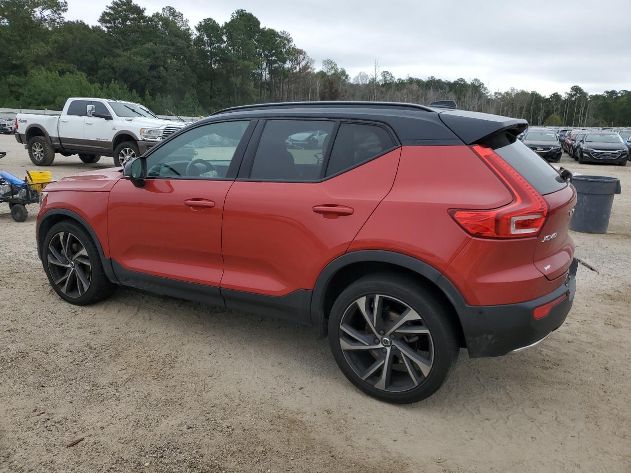 2019 VOLVO XC40