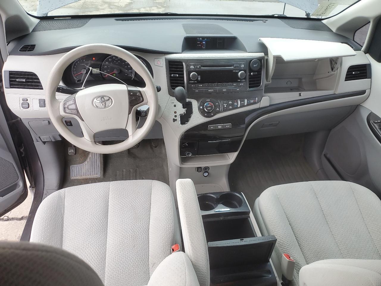 2013 TOYOTA SIENNA