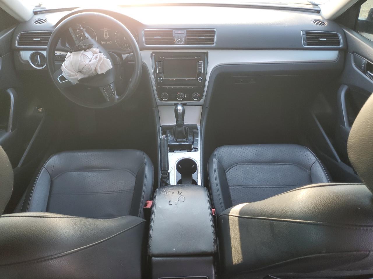 2013 VOLKSWAGEN Passat