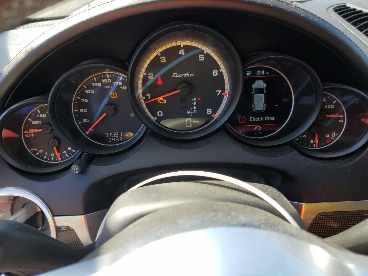 2017 PORSCHE CAYENNE