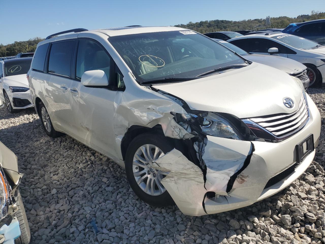 2017 TOYOTA SIENNA