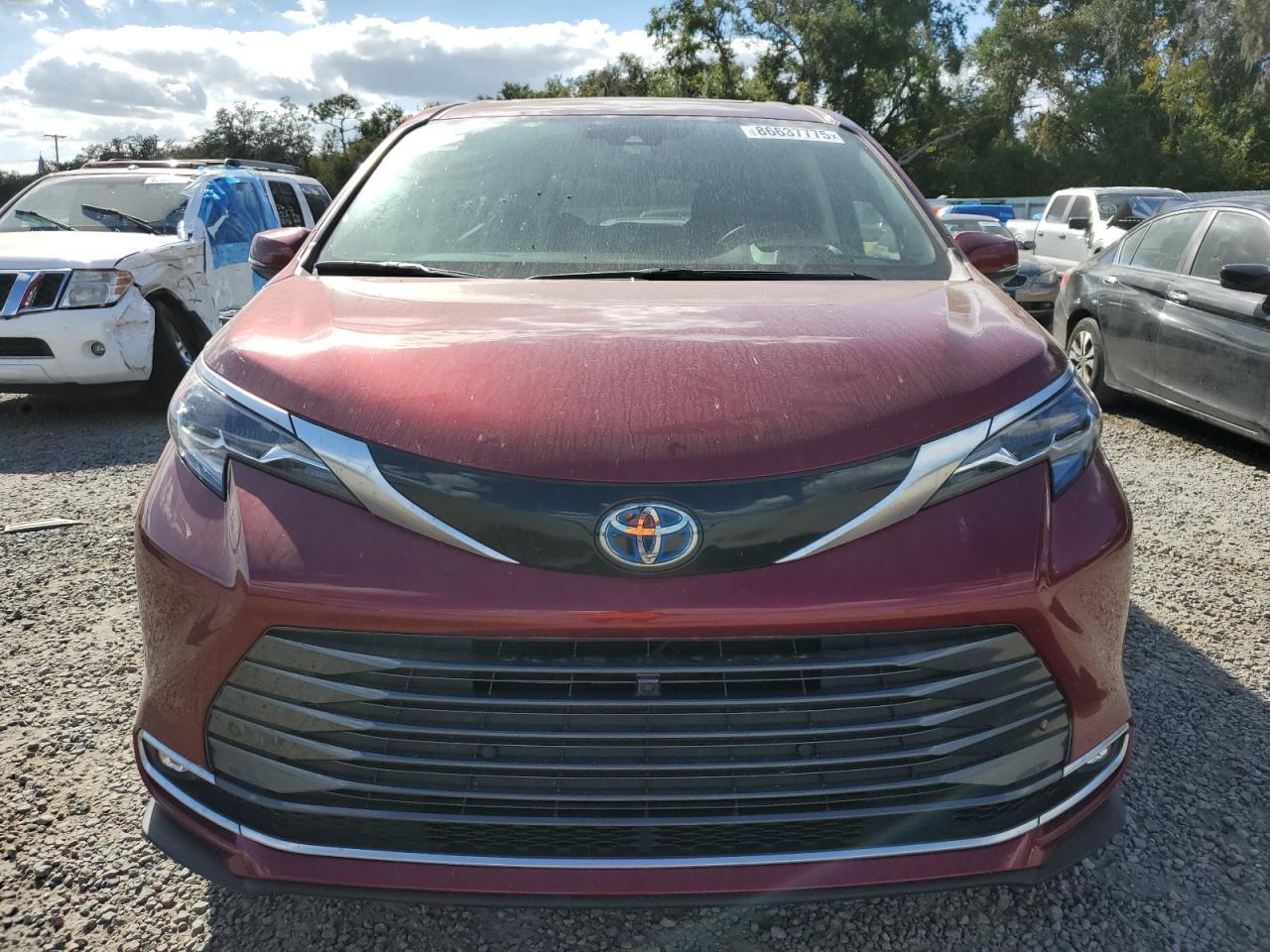 2024 TOYOTA SIENNA