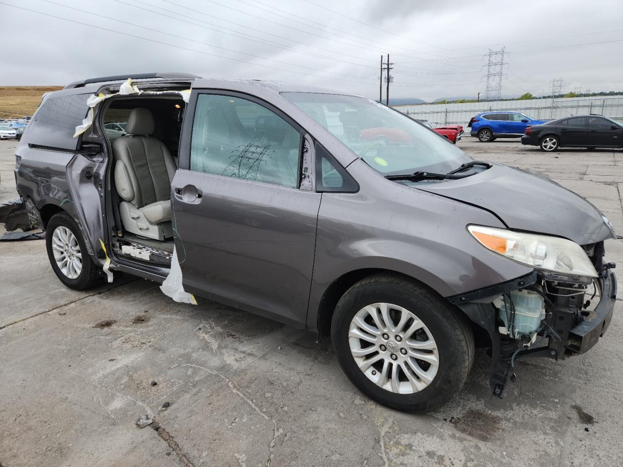 2012 TOYOTA SIENNA