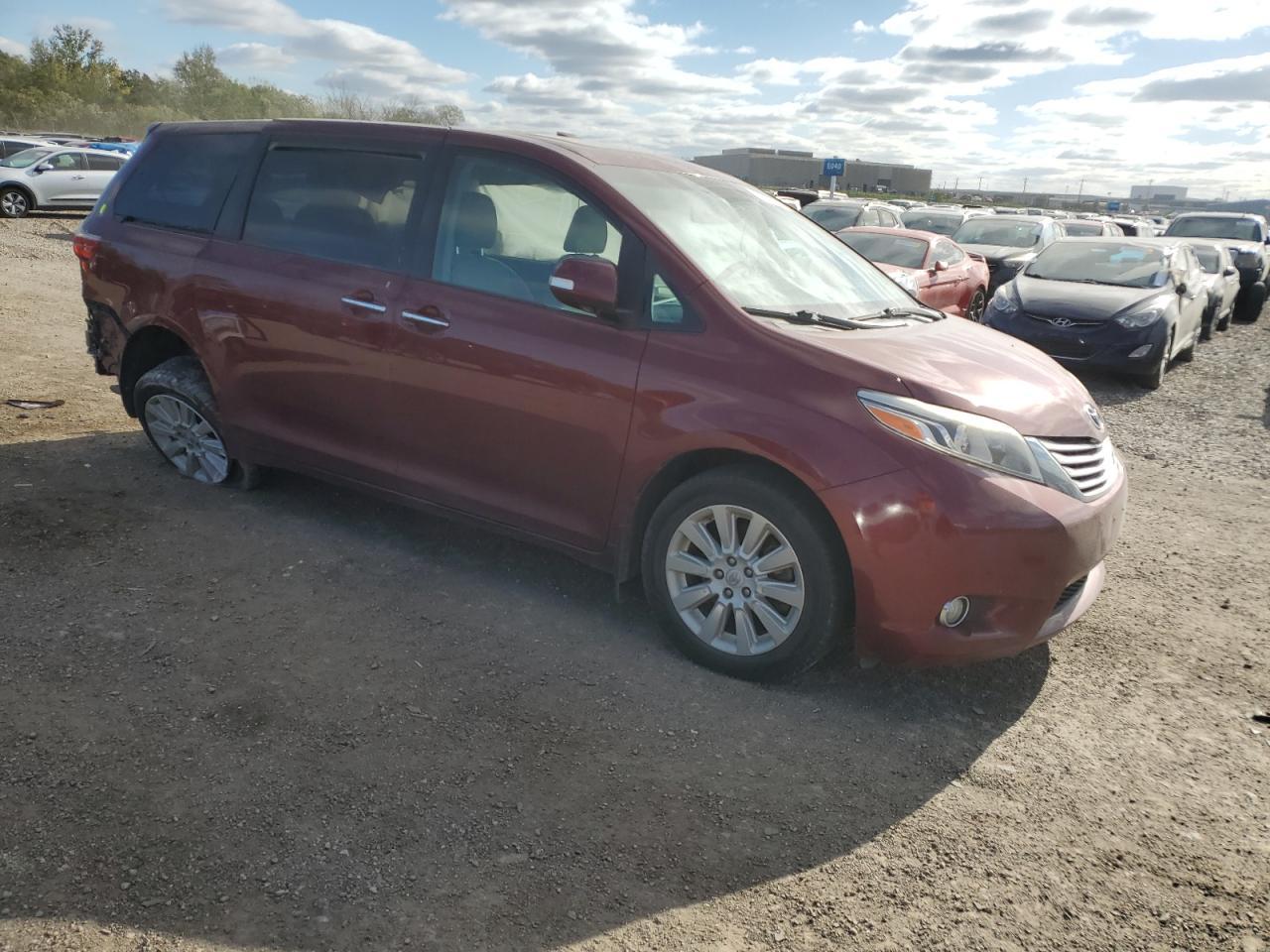 2015 TOYOTA SIENNA