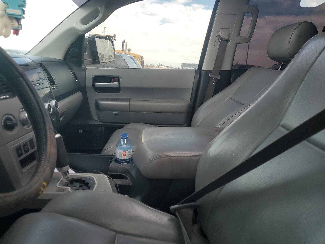 2013 TOYOTA Sequoia