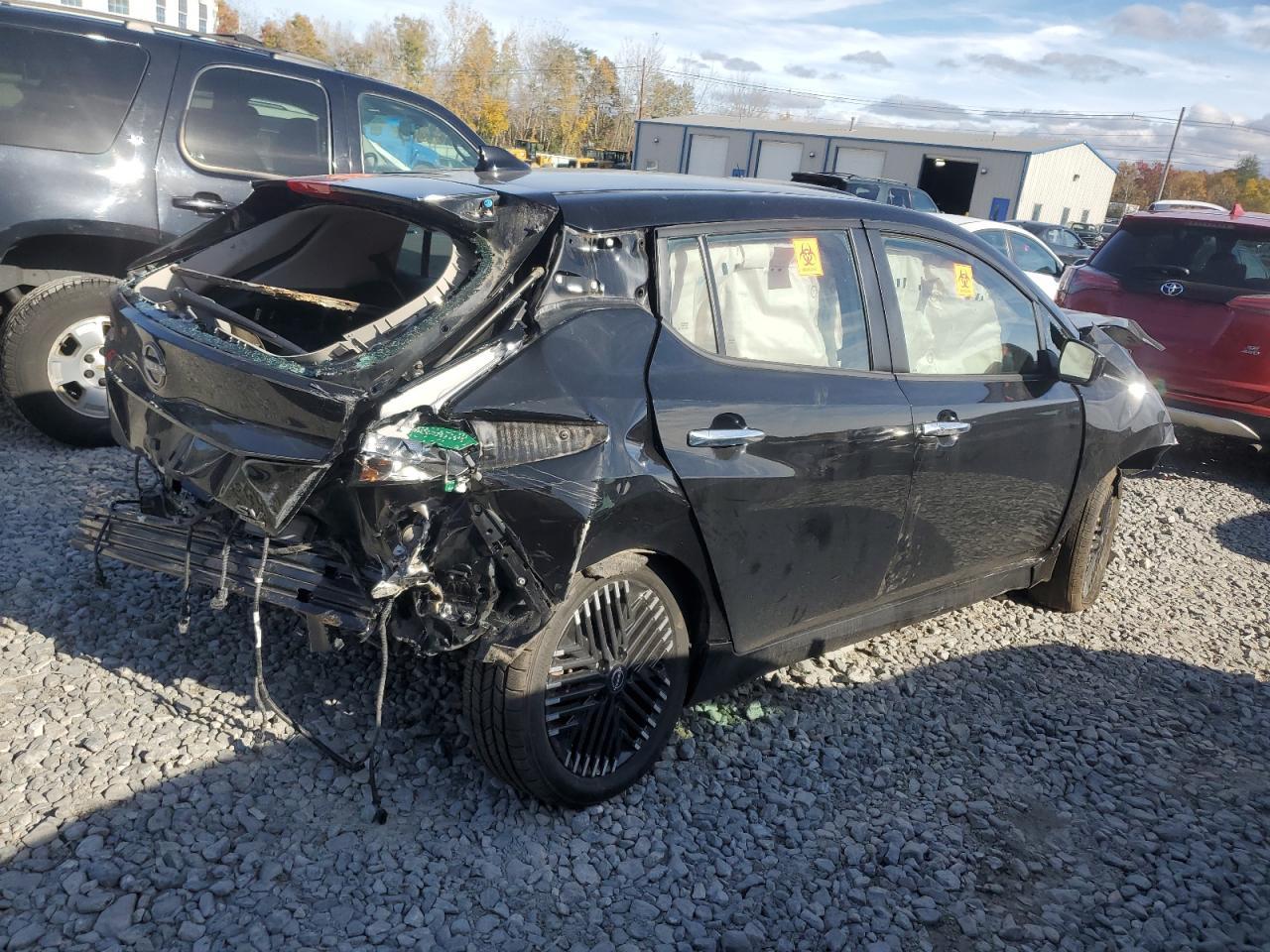 2023 NISSAN LEAF