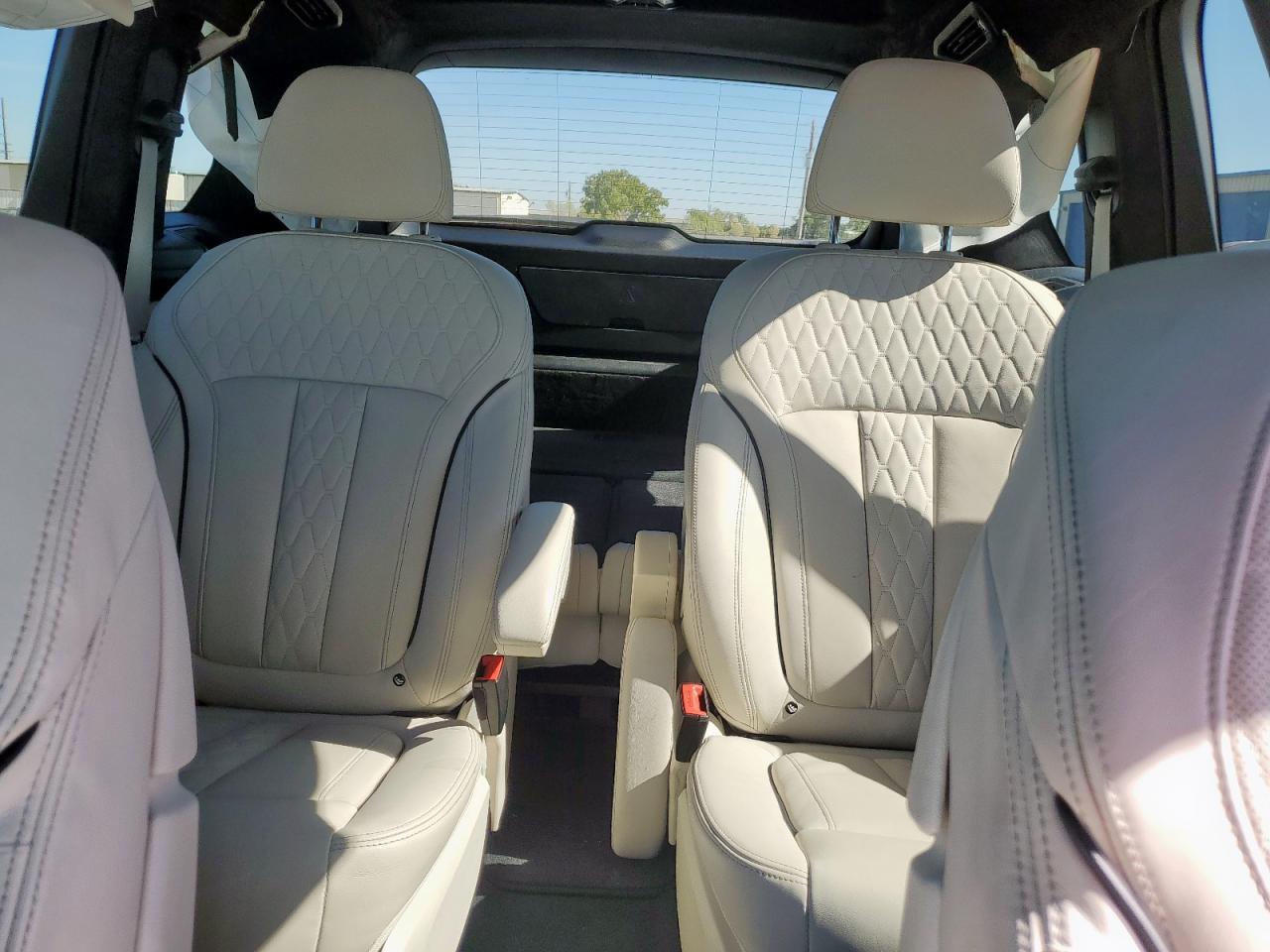 2021 BMW X7