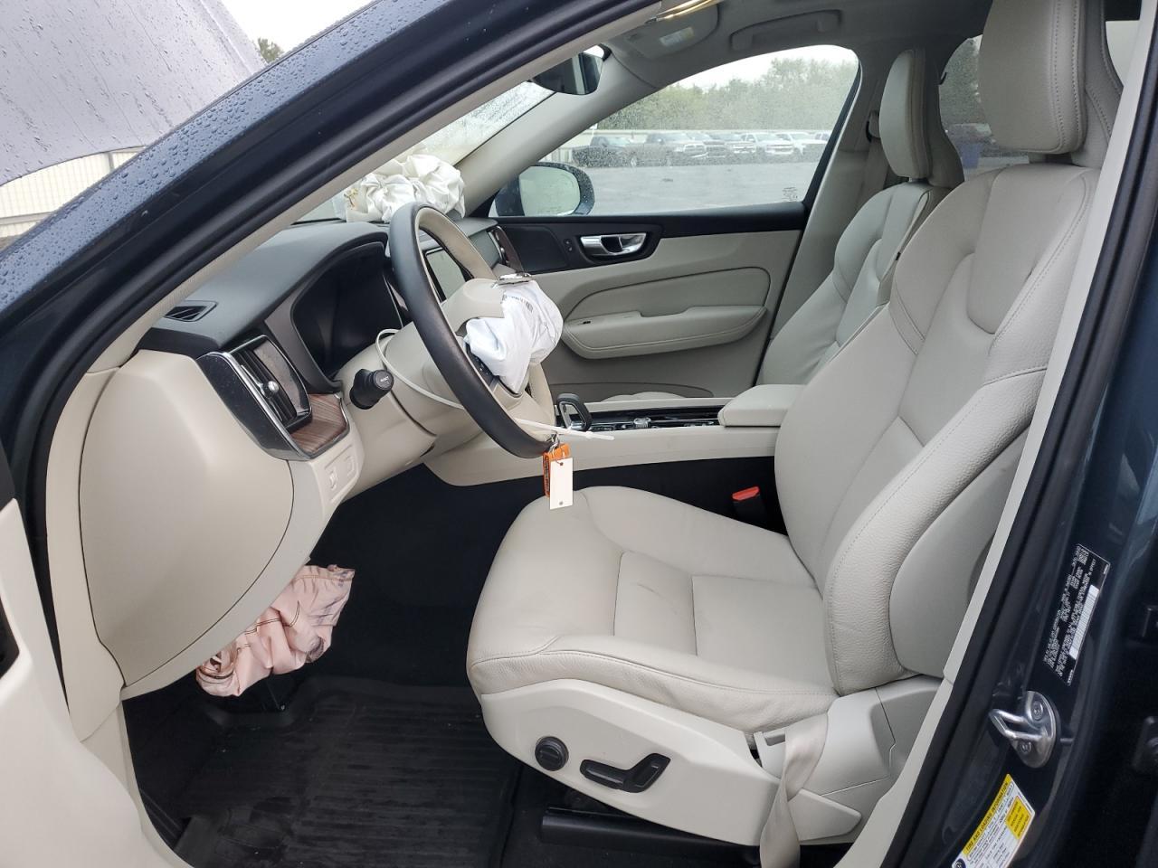 2022 VOLVO XC60
