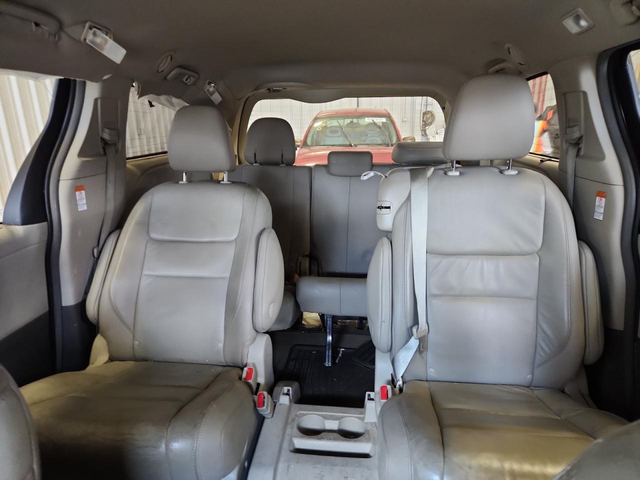 2016 TOYOTA SIENNA