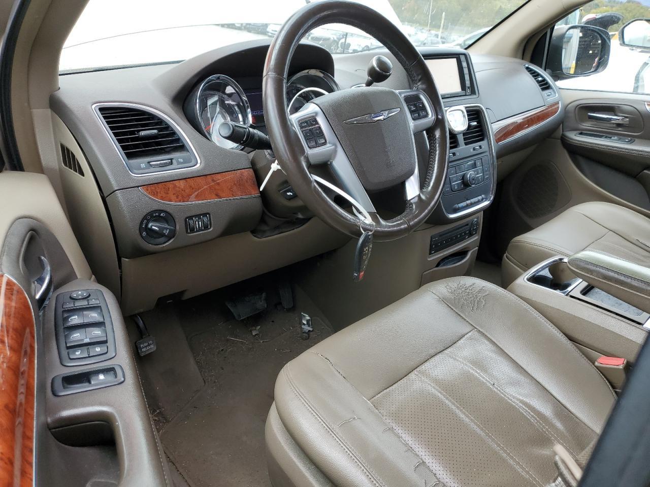 2012 CHRYSLER Town & Country
