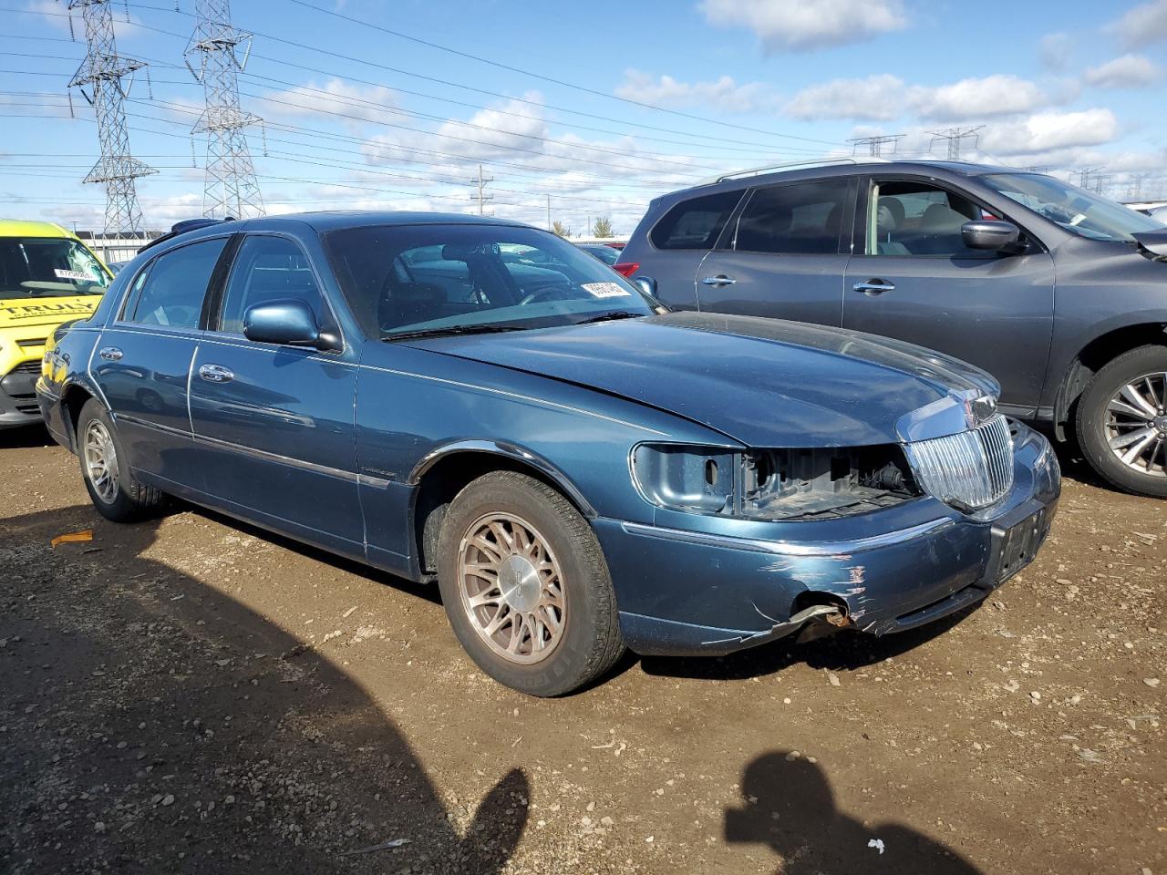 2001 LINCOLN Town Car