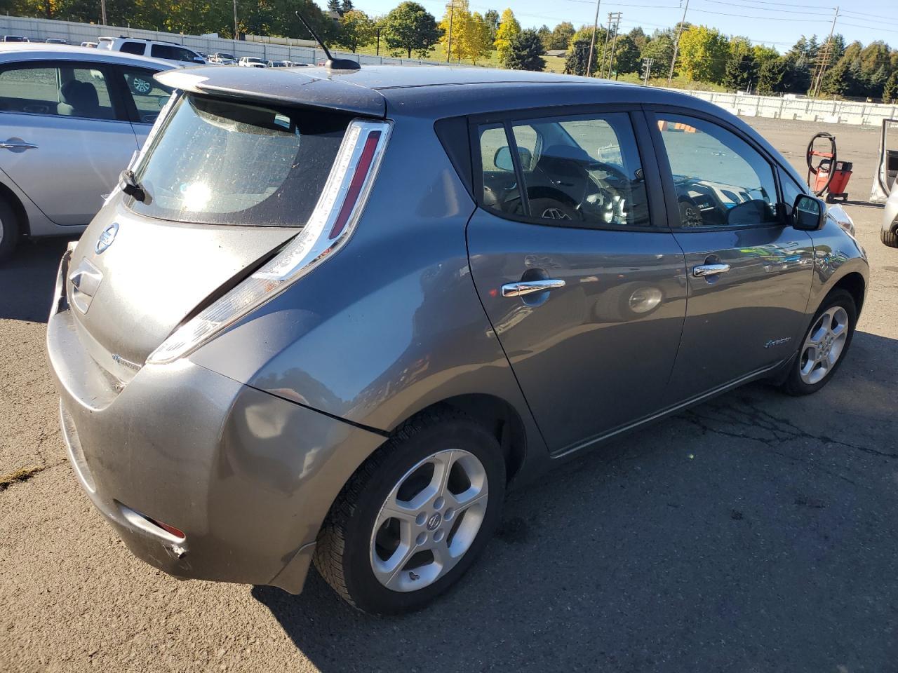 2015 NISSAN LEAF
