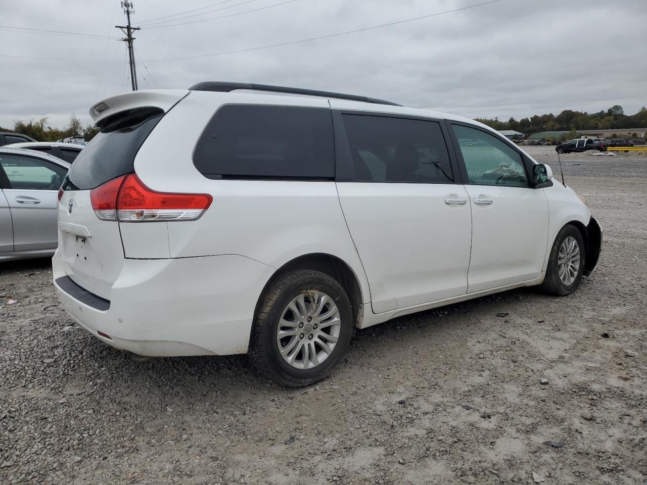 2014 TOYOTA SIENNA