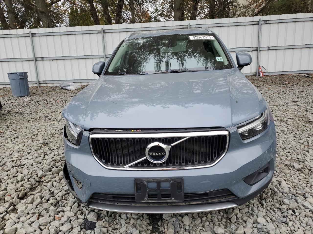 2021 VOLVO XC40
