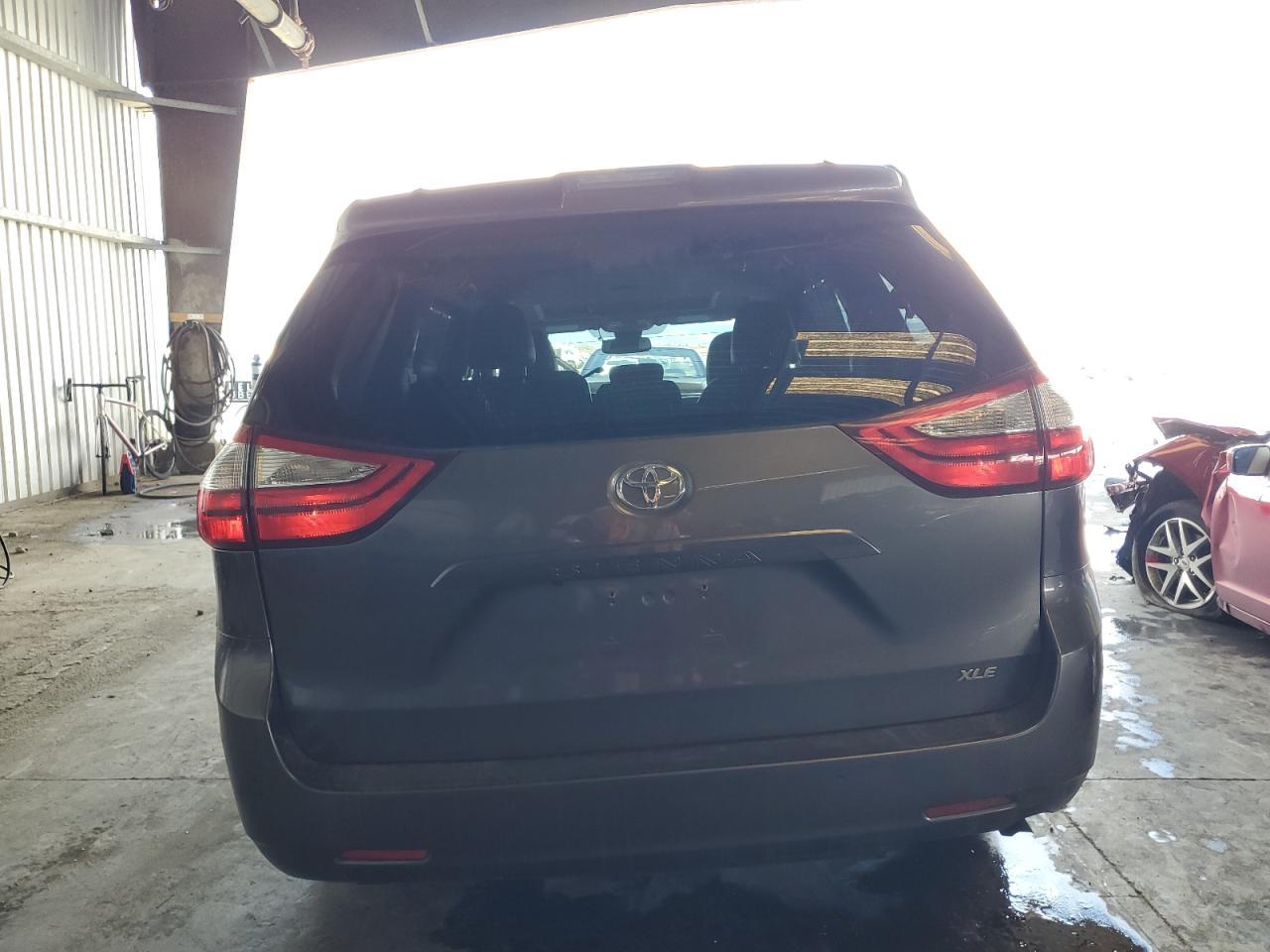 2018 TOYOTA SIENNA