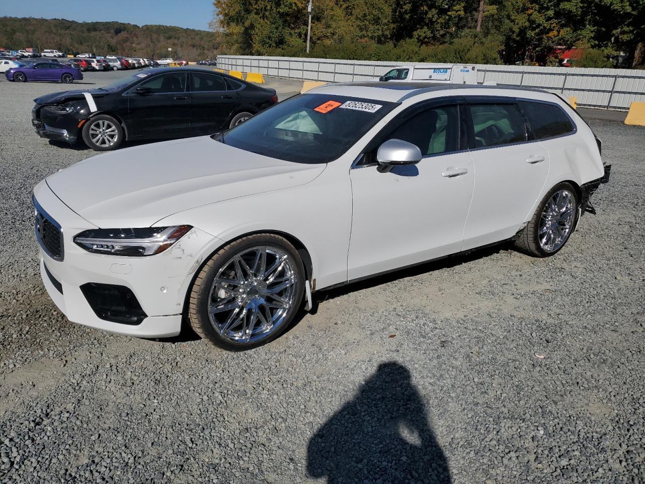 2019 VOLVO V90