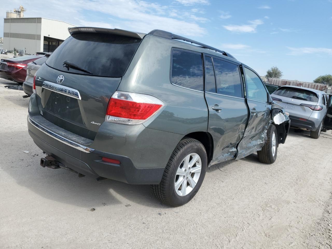 2013 TOYOTA HIGHLANDER