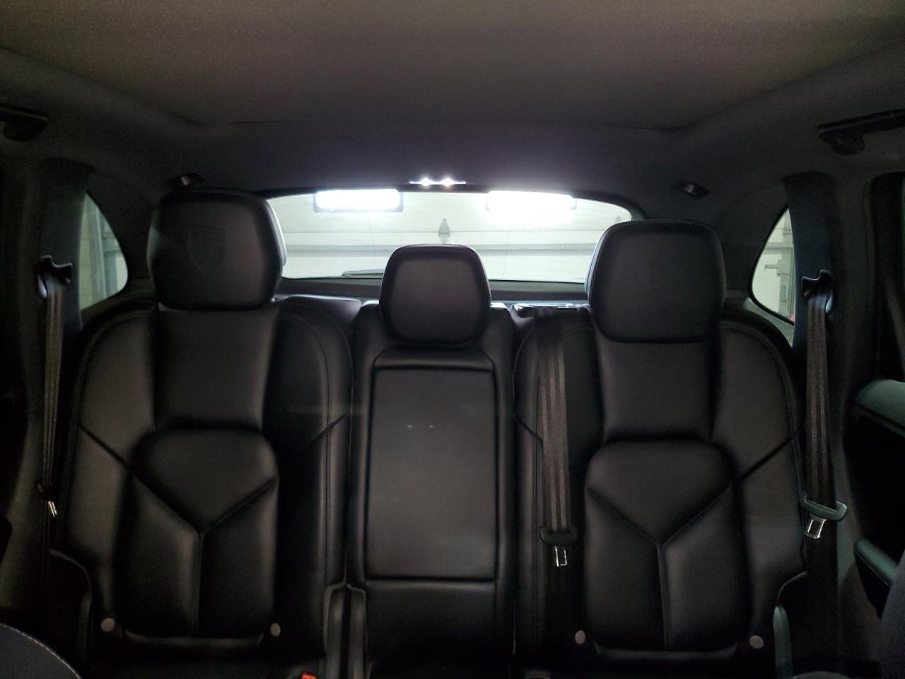 2017 PORSCHE CAYENNE