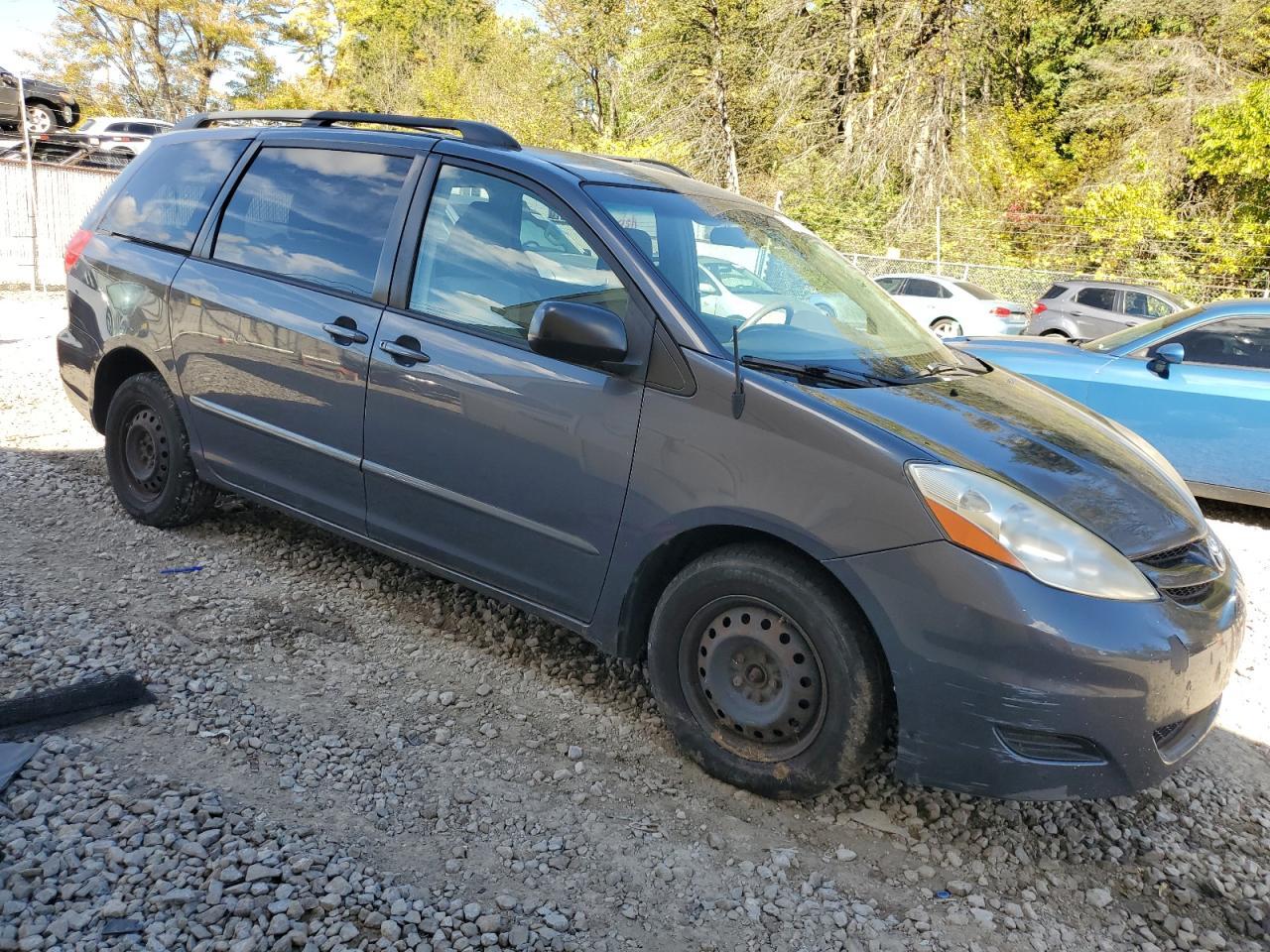 2009 TOYOTA SIENNA