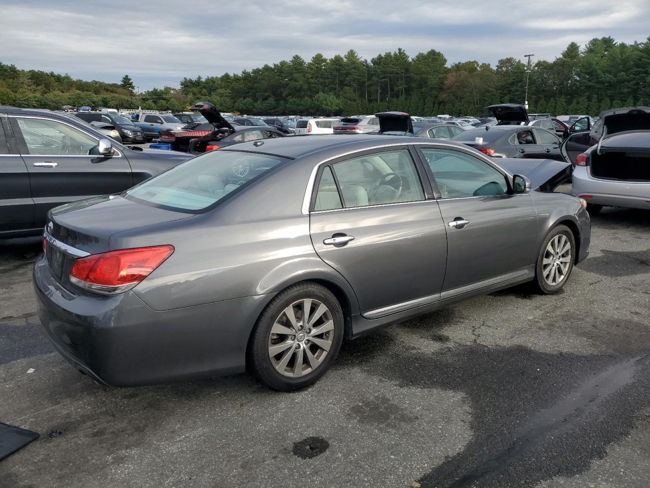 2011 TOYOTA Avalon