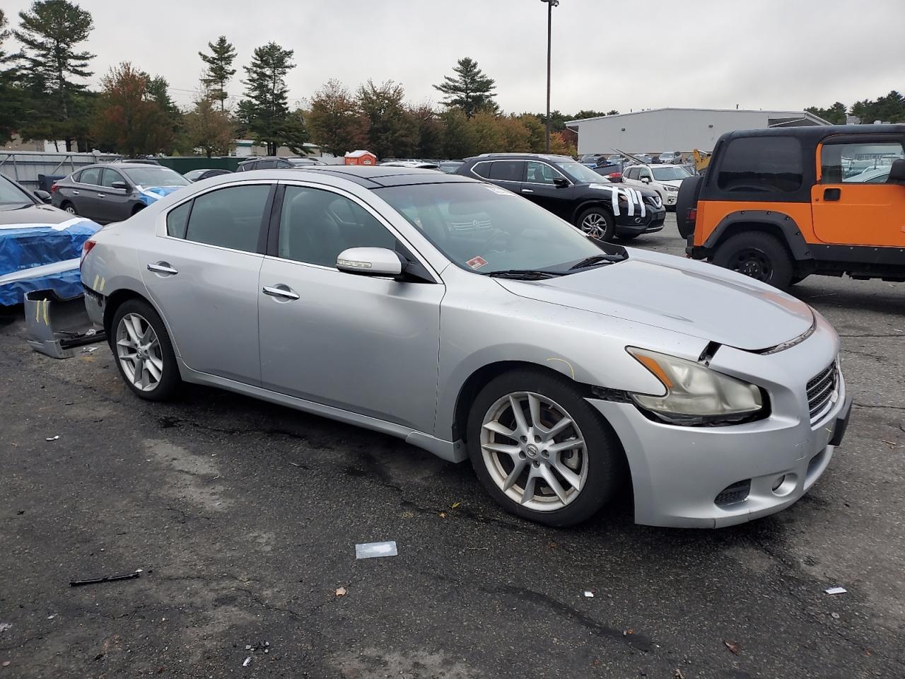 2010 NISSAN Maxima