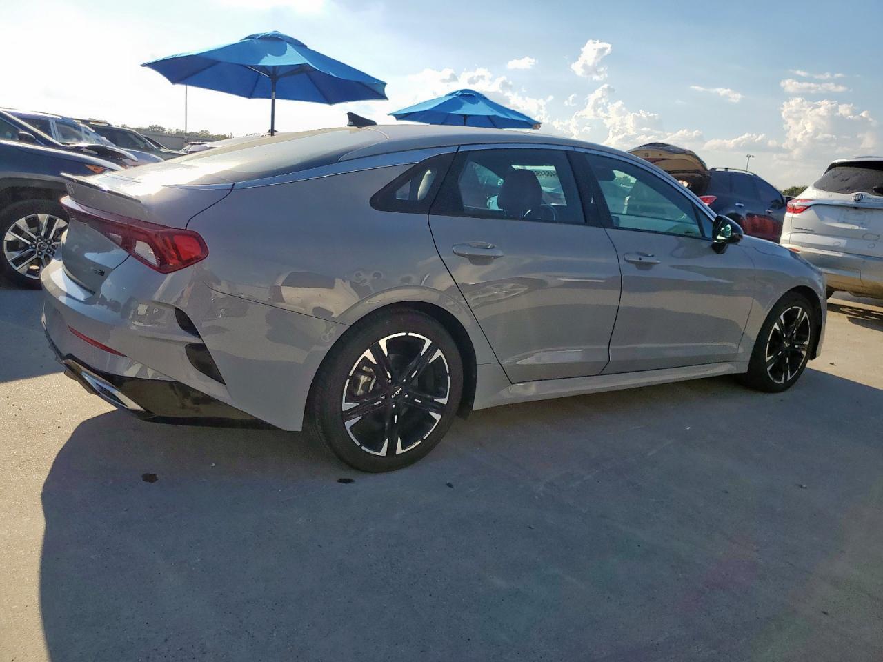 2022 KIA K5