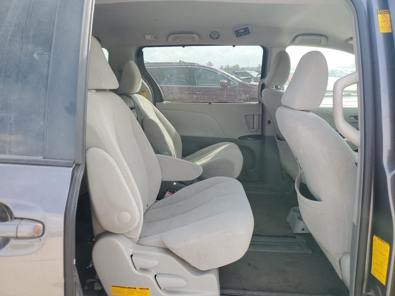 2014 TOYOTA SIENNA