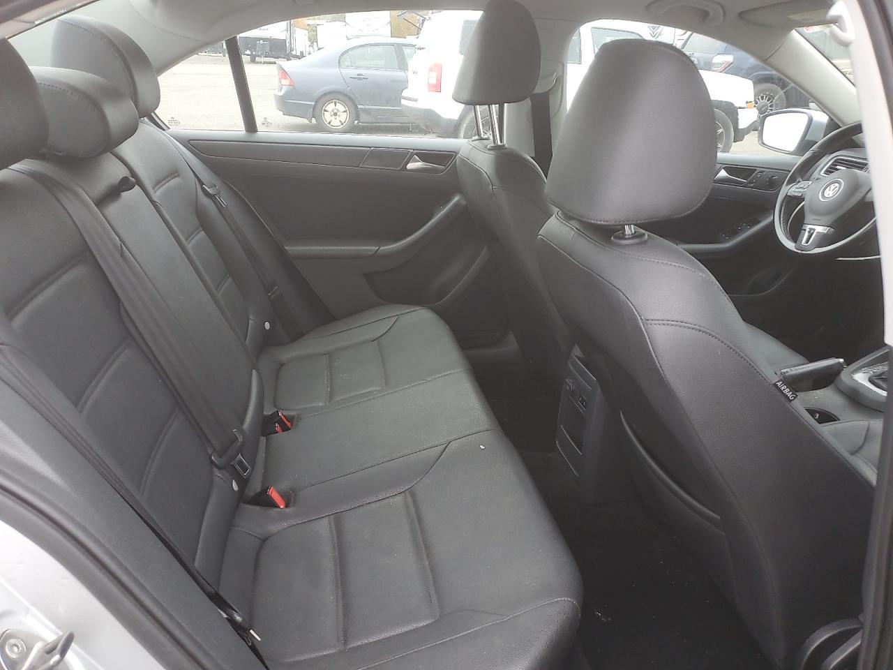 2011 VOLKSWAGEN JETTA
