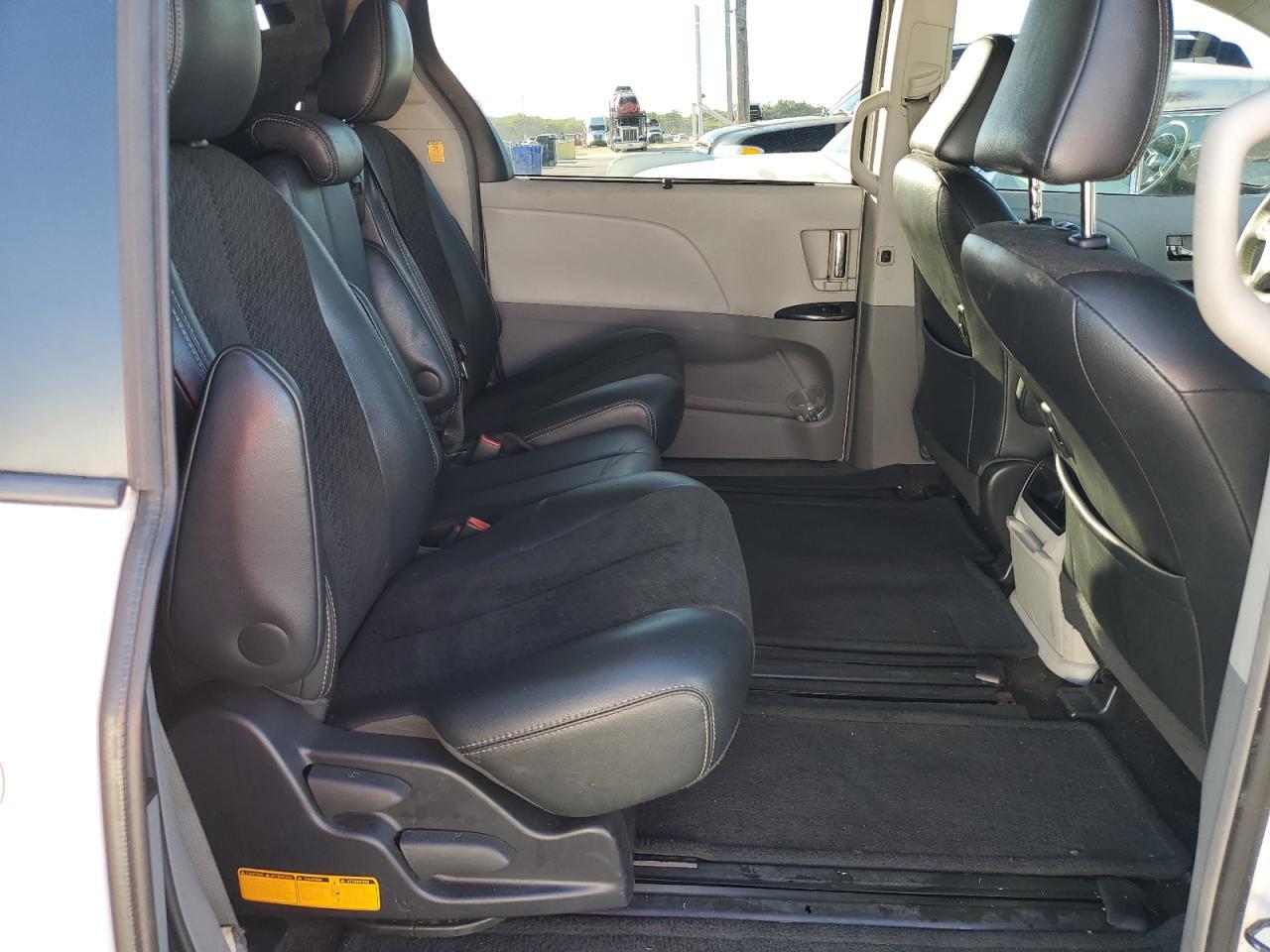 2012 TOYOTA SIENNA