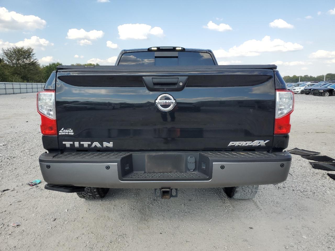 2017 NISSAN Titan