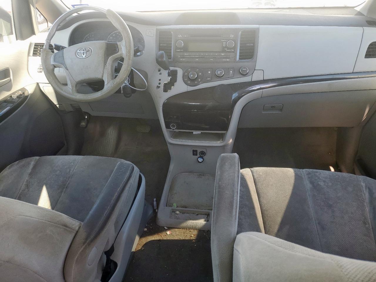 2013 TOYOTA SIENNA