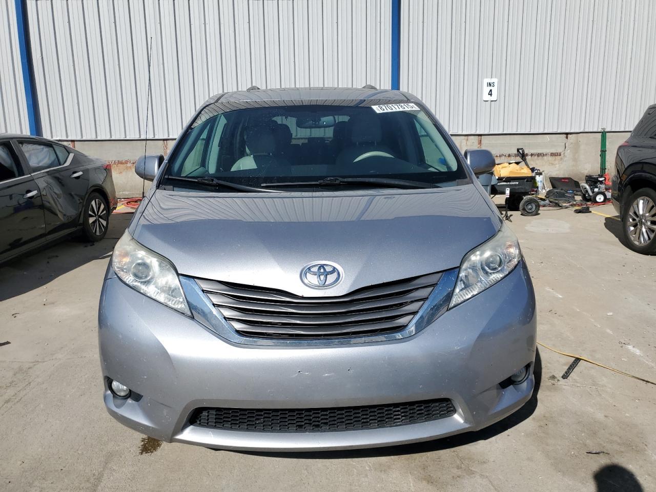 2012 TOYOTA SIENNA