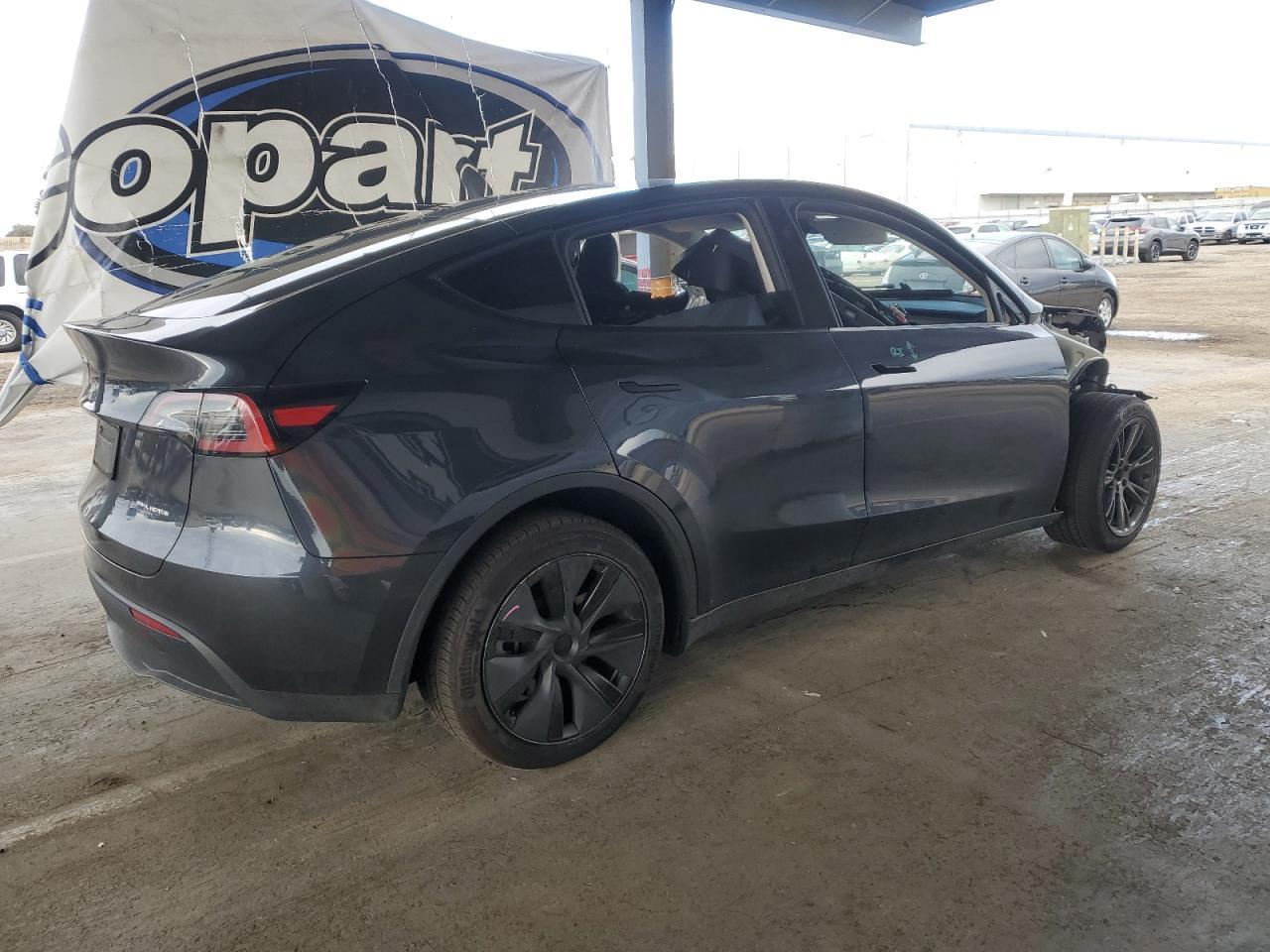 2025 TESLA MODEL Y