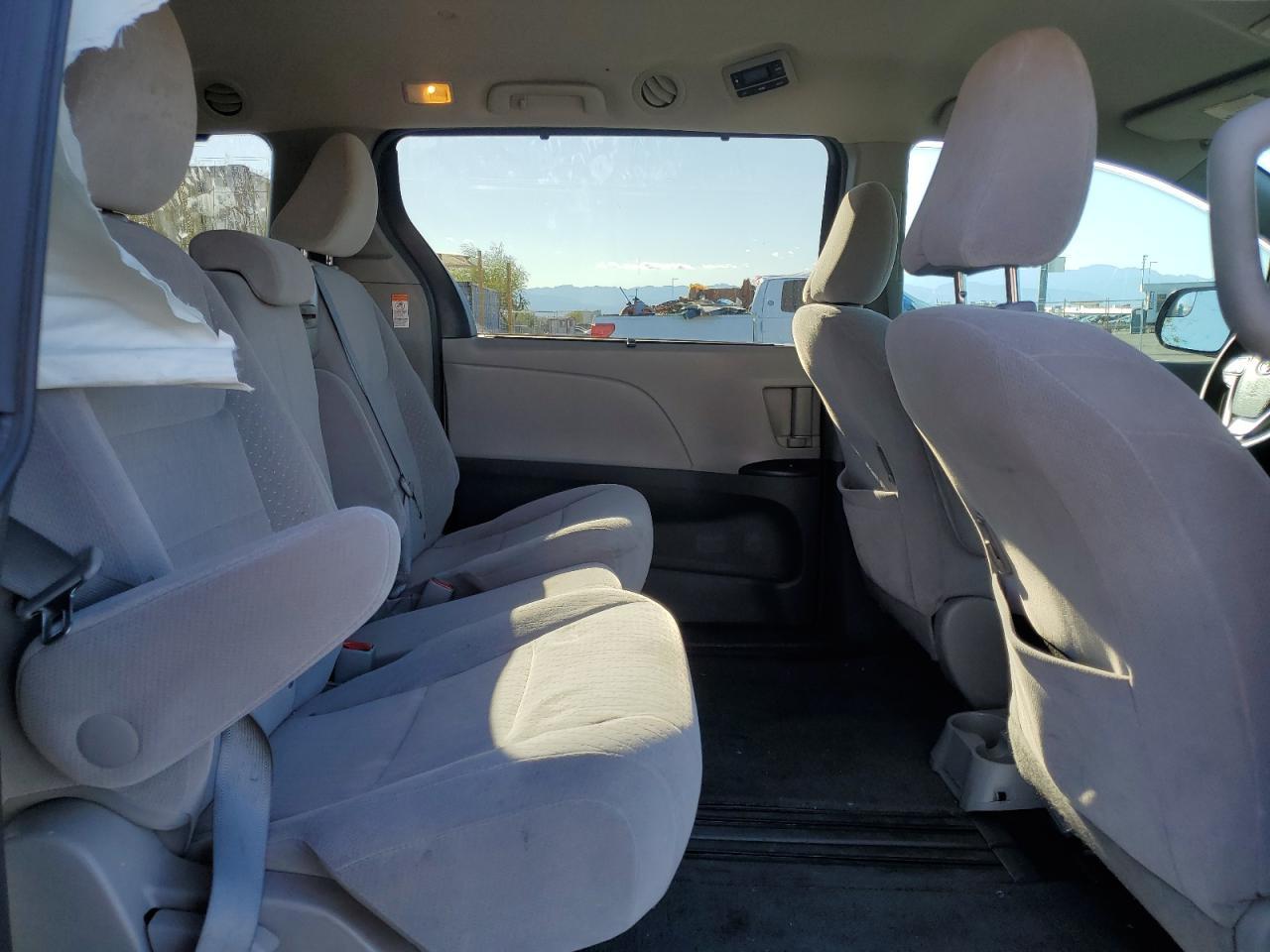 2016 TOYOTA SIENNA