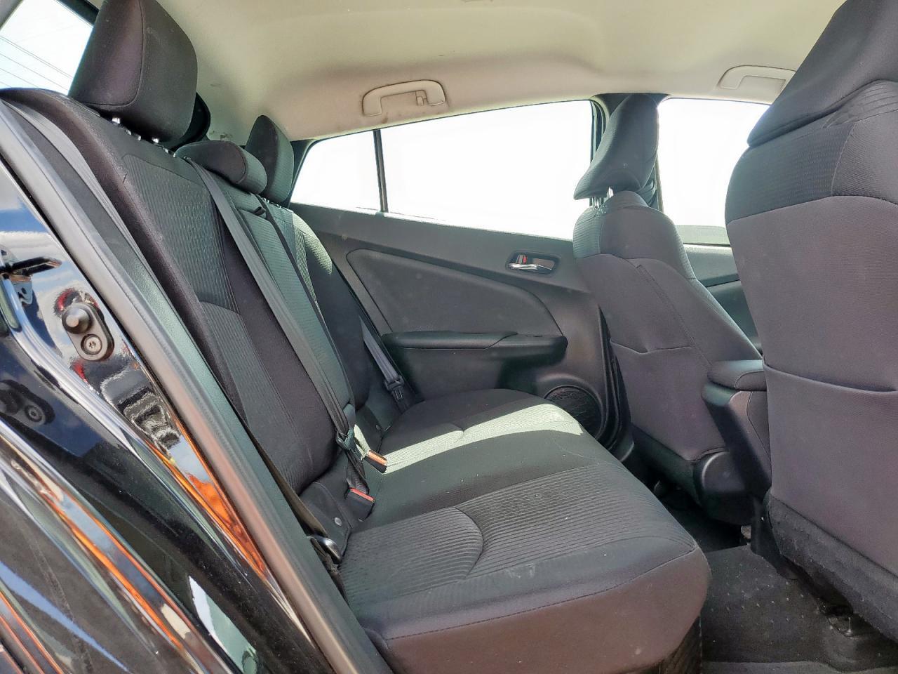 2016 TOYOTA PRIUS
