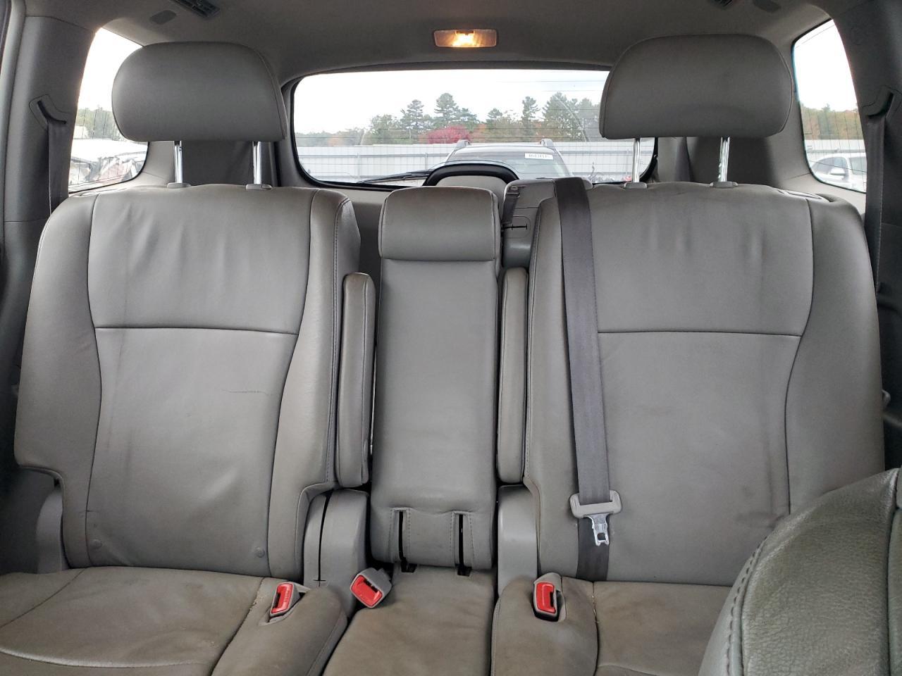 2011 TOYOTA HIGHLANDER