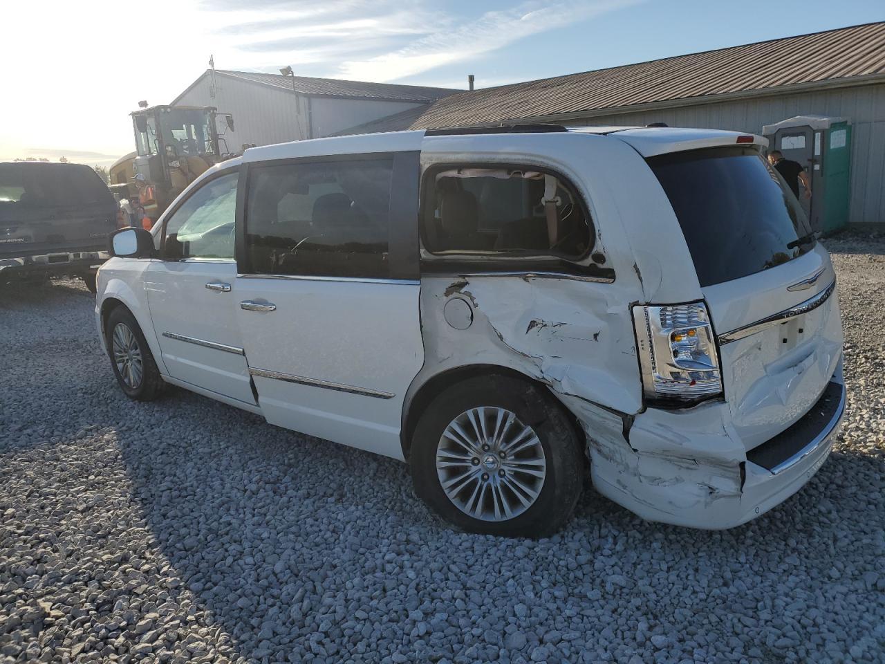 2016 CHRYSLER Town & Country