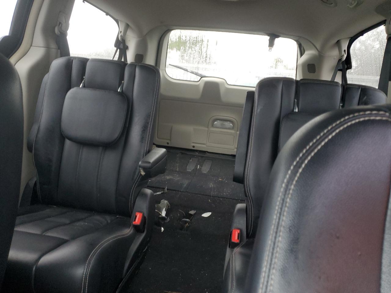 2011 CHRYSLER Town & Country